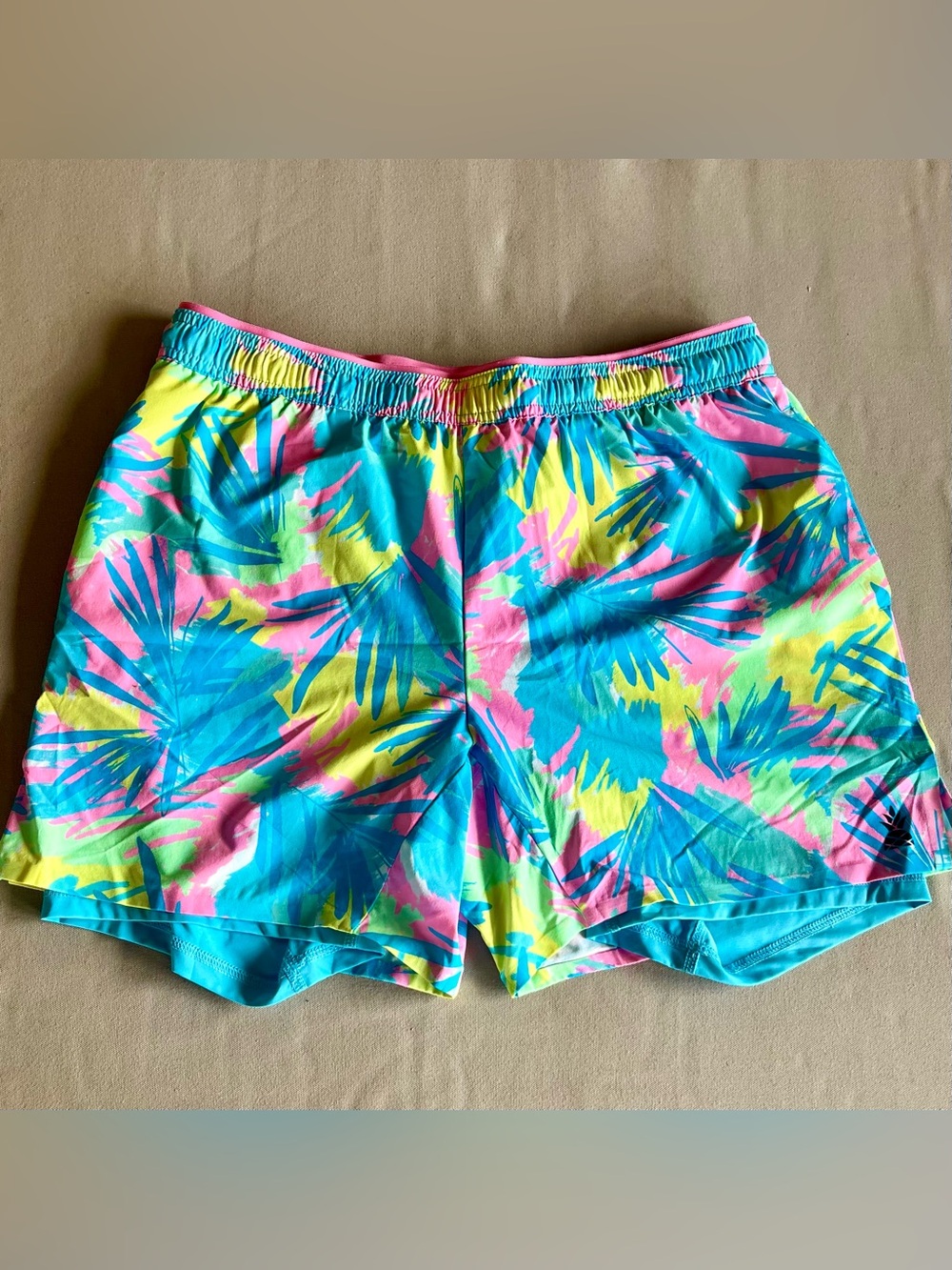 chubbies Lined Classic Swim Trunk 5.5” Inseam in Teal Pink Yellow Palm Print | L